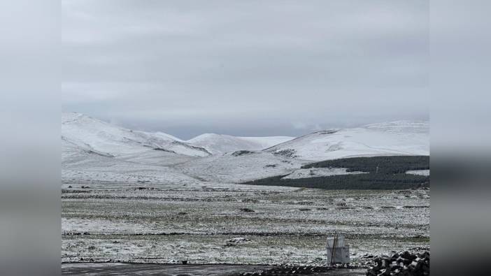 Ardahan'da yüksek kesimlere kar yağdı