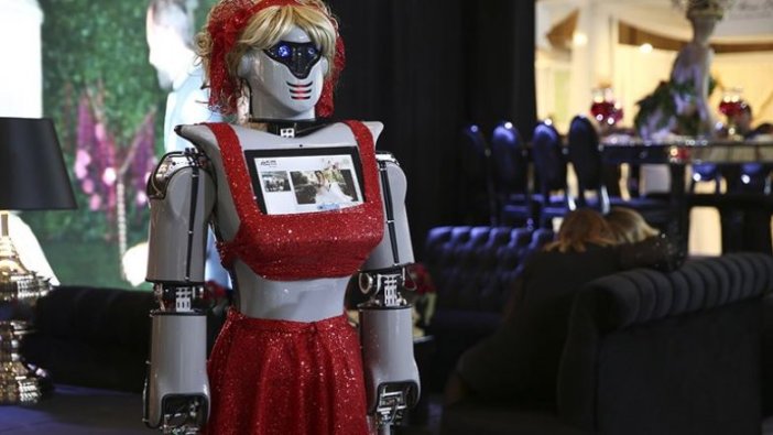 Evlilik fuarının gözdesi 'kınacı robotlar' oldu