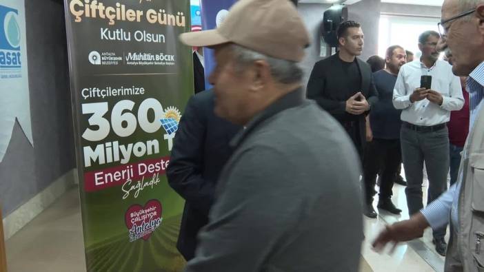 Antalya Büyükşehir Belediye Başkanı Böcek: Çiftçilerle bir araya geldi