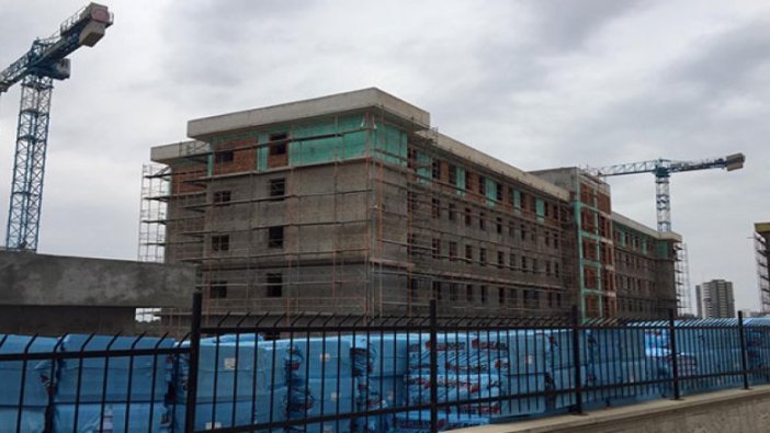 İnşaatta iskele çöktü