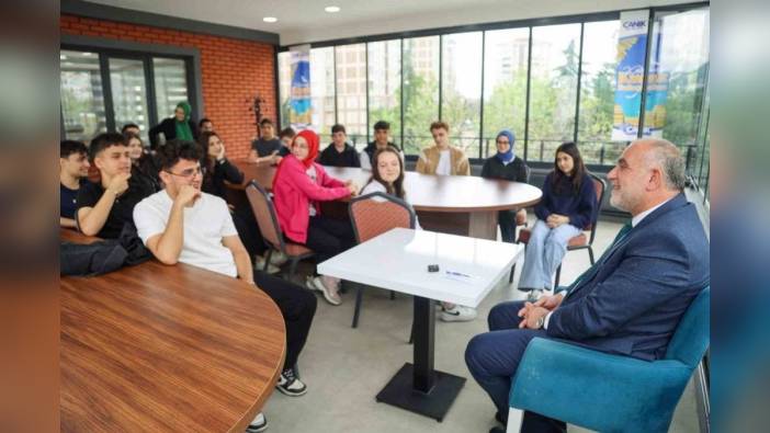 Canik Belediye Başkanı Sandıkçı: Gençlerle hedefleri üzerine sohbet etti