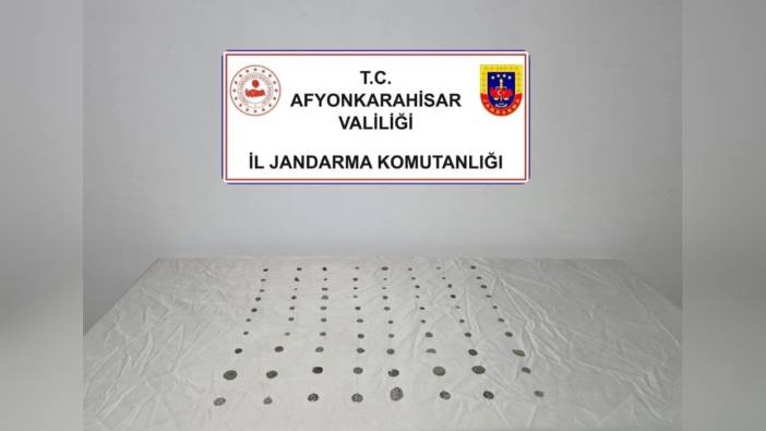 Afyonkarahisar'da tarihi eser operasyonu: 79 sikke ve yüzük ele geçirildi