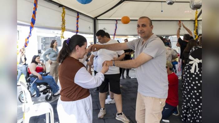 Mersin Büyükşehir Belediyesi'nden engelli bireylere nostaljik parti