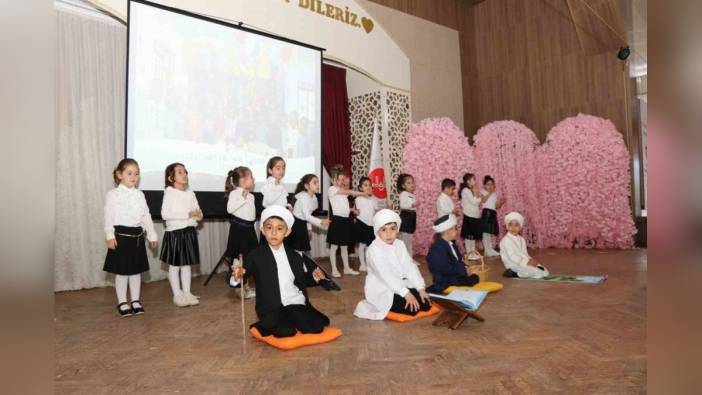 Oltu'da 4-6 yaş Kur'an Kursu öğrencilerinden duygu dolu yıl sonu programı
