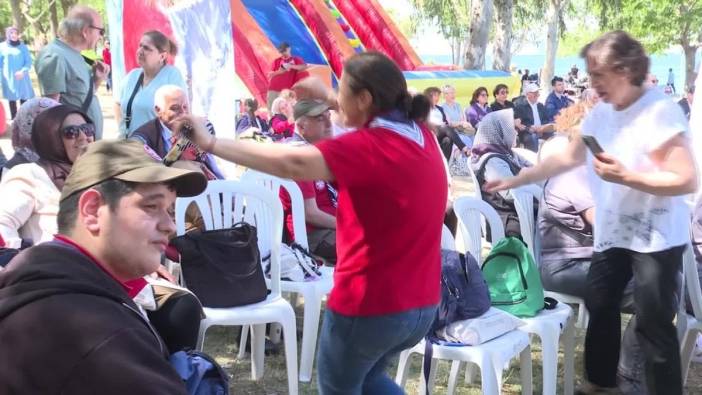 İzmir Büyükşehir Belediyesi'nden engelliler haftası etkinliği: Çarşamba eğlencesi coşkuyla kutlandı