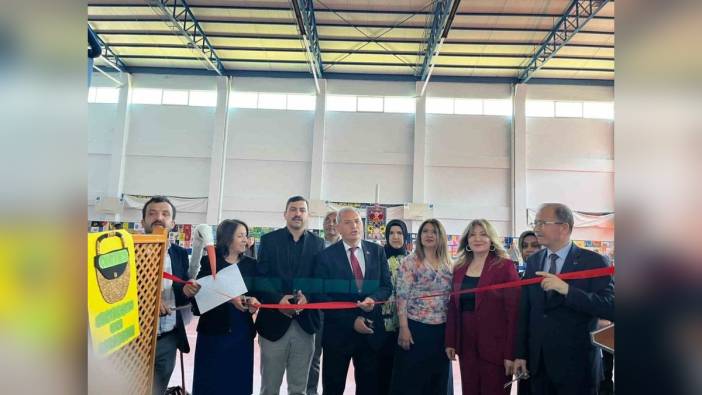 Şehit Ömer Halisdemir Ortaokulu'nda Resim ve Teknoloji Tasarım sergisi açıldı