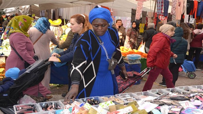 Avcılar'ın Senegalli tek kadın pazarcısı