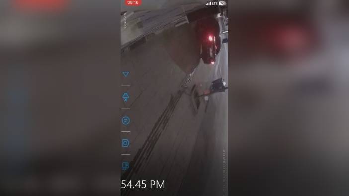 Çorum'da otomobil iş yerine çarptı: Sürücü olay yerinden kaçtı