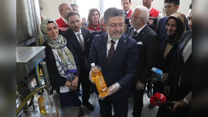 Bakan Yumaklı, Ağırnas'taki kadın kooperatifini ziyaret etti: 'Aspir stratejik ürünlerimiz arasında'