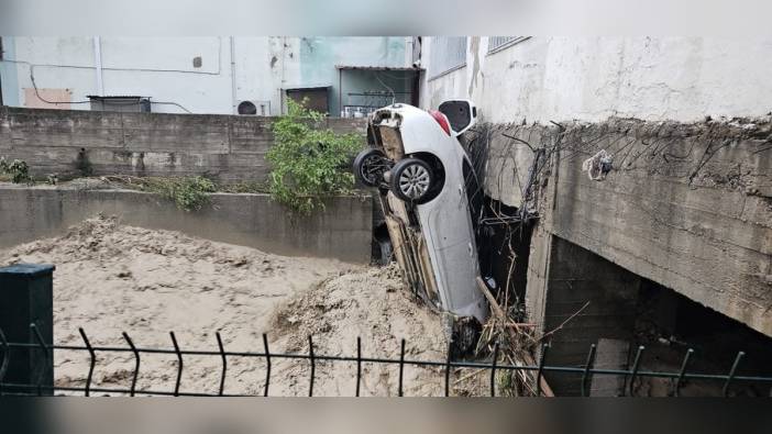 Kadirli'de sağanak yağış sele neden oldu: 14 kişi kurtarıldı
