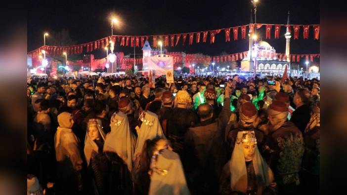 Kayseri'de 19 mayıs coşkusu: Binlerce kişi fener alayında buluştu