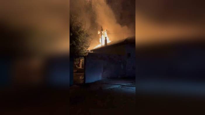 Karacabey'de ahır yangını: 150 kanatlı telef oldu