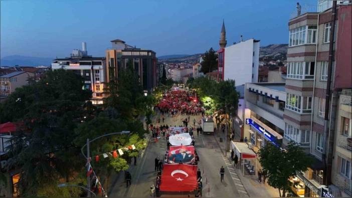 Burdur'da Gençlik Haftası coşkuyla başladı: Nesilden nesile müzik ziyafeti