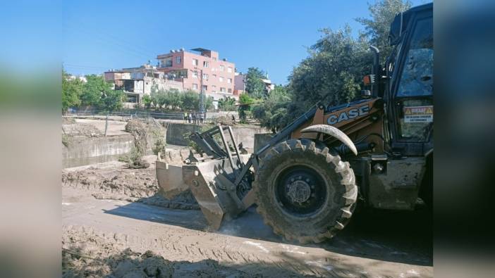 Kadirli'de sel felaketinin ardından temizlik çalışmaları başladı