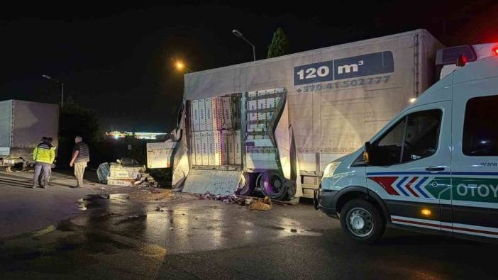 Sakarya'da kamyon yangını: Duvar kağıtları zarar gördü