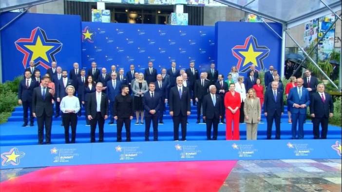 Cumhurbaşkanı Erdoğan: Avrupa Siyasi Topluluğu Zirvesi’nde aile fotoğrafı çekimine katıldı