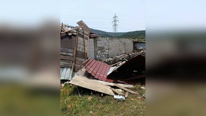 Bodrum'da fırtına: Ev çatısını uçurdu