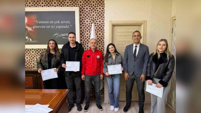 Düzce Atatürk Devlet Hastanesi'nde boyama çalışması yapan öğrenciler ödüllendirildi