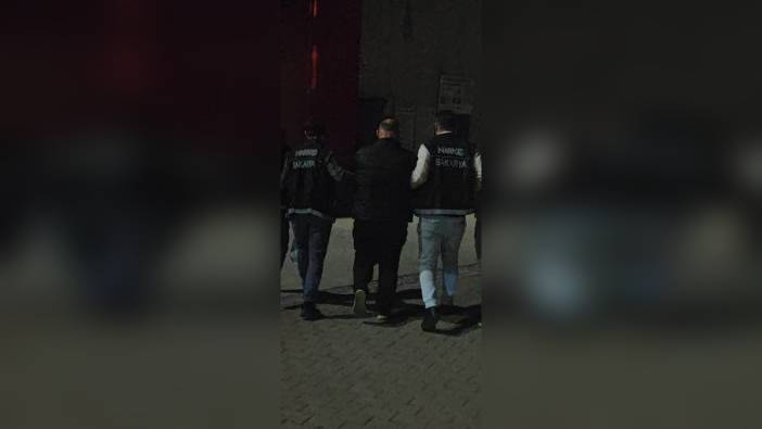 Sakarya'da uyuşturucu kaçakçılığı operasyonu: Peruk ve sahte pasaportla yakalandı