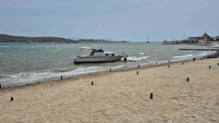 Bodrum'da fırtına: Tekneler karaya sürüklendi