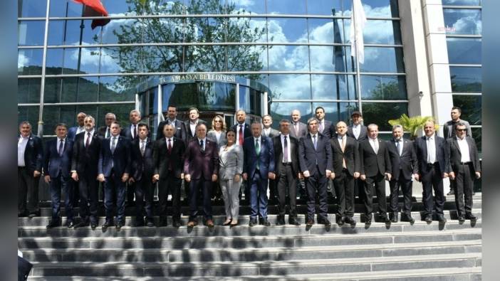 Amasya'da CHP'li belediye başkanları toplantısı: İmamoğlu ve diğer tutuklu belediye başkanları için serbest bırakılma çağrısı