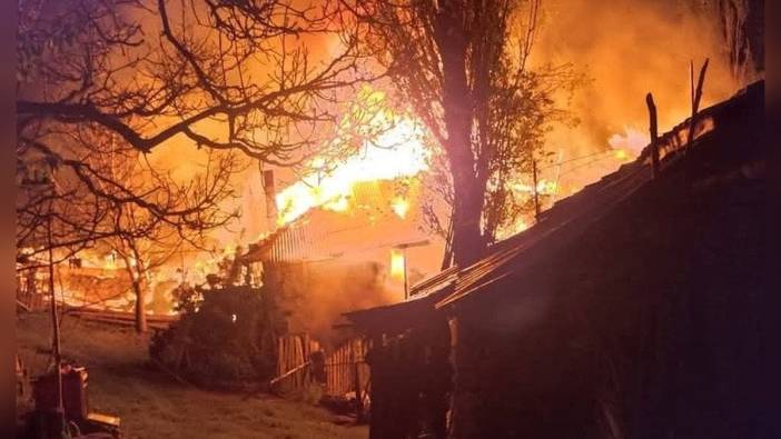 İskilip'te üç ev kül oldu: Hacıhalil köyünde yangın