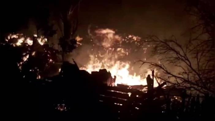 Çorum'da köy yangını: Üç evde hasar