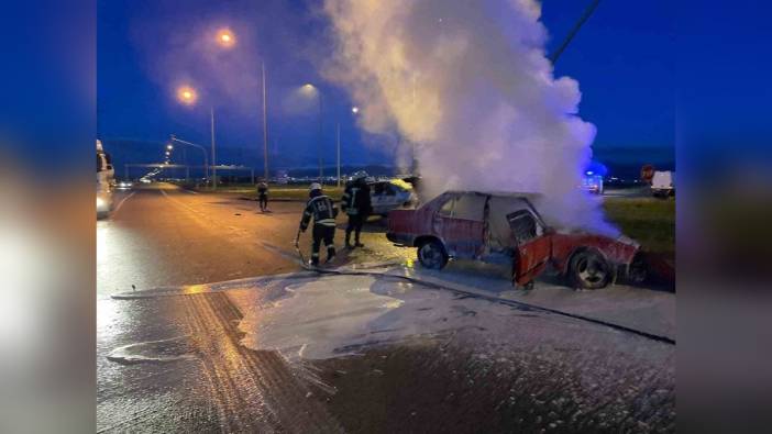 Erzurum'da araç yangını: Çevre yolunda alevler çıktı