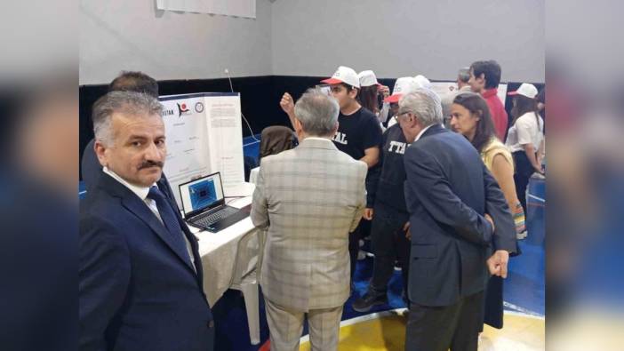 Bursa Turhan Tayan Anadolu Lisesi'nde 4006 Bilim Fuarı: Öğrenciler projelerini sergiledi
