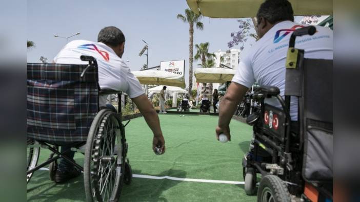 Mersin Büyükşehir Belediyesi'nden Geleneksel Bocce Turnuvası: Özel gereksinimli bireyler Engelsiz Yaşam Parkı'nda yarıştı