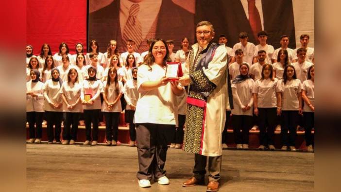 Bilecik Şeyh Edebali Üniversitesi'nde Hemşirelik Haftası ve Üniforma Giyme Töreni: Beyaz üniformalarla mesleğe ilk adım