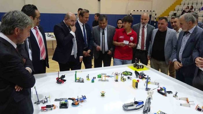 Tavşanlı'da Robot heyecanı: ROBOTAV, 500 öğrenciyi buluşturdu