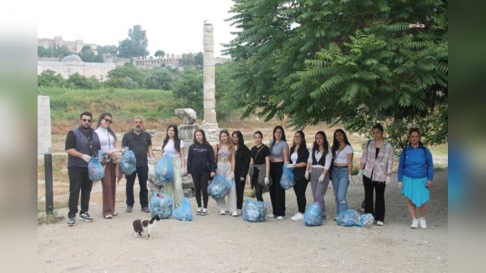 Efes'te kültürel miras temizliği: Öğrenciler farkındalık oluşturdu