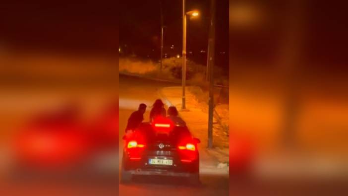 Beylikdüzü'nde tehlikeli yolculuk: Araç camından çıkan gençlere ceza yağdı
