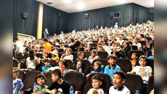 Onikişubat Belediyesi'nden miniklere sinema keyfi: Bin 500 öğrenci 'Akıllı Tavşan Momo' ile buluştu