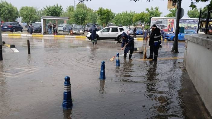 Balıkesir'de sağanak yaşamı felç etti: Metrekareye 6 saatte 70 kilogram yağış düştü