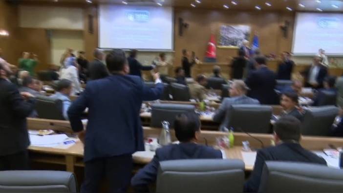 Bursa Büyükşehir Belediye Meclisi'nde gergin anlar: Başkan Bozbey'den üzüntü açıklaması