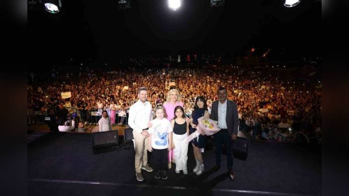 Merkezefendi'de 19 Mayıs coşkusu: Melis Fis sahne aldı