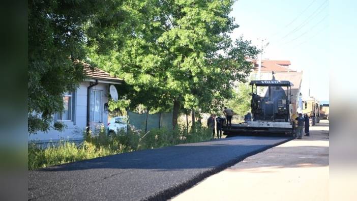 Kartepe Belediyesi'nden Rahmiye Mahallesi'ne 430 ton asfalt: Yol konforu artıyor