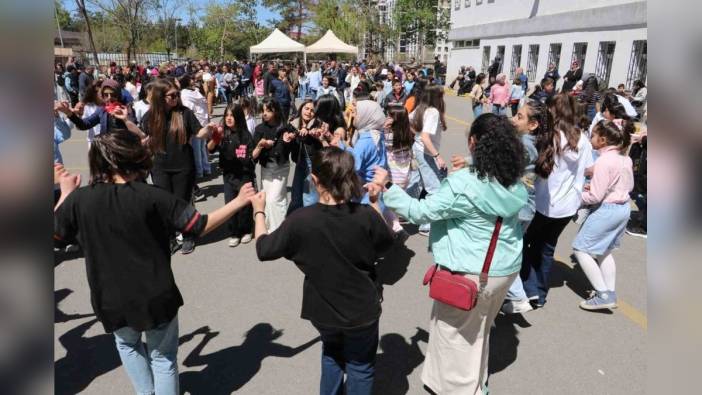 Erzurum GAMPO'da 2. Geleneksel Bahar Şenlikleri: Kütüphane için hayır çarşısı