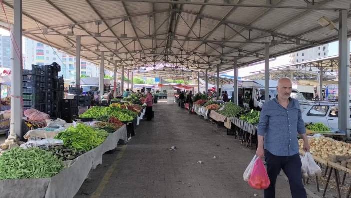 Kozan semt pazarında akaryakıt zammı etkisi: Fiyatlar uçuk