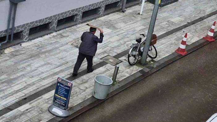 Düzce'de dolu yağışı: Vatandaşlar kartonlarla korunmaya çalıştı