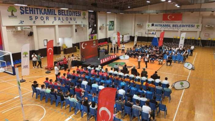 Şehitkamil Belediyesi'nden 19 Mayıs Spor Ödülleri: Şampiyonlar ödüllendirildi