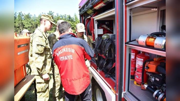 Balıkesir'de askeri personele yangın eğitimi: Tatbikat gerçekleştirildi