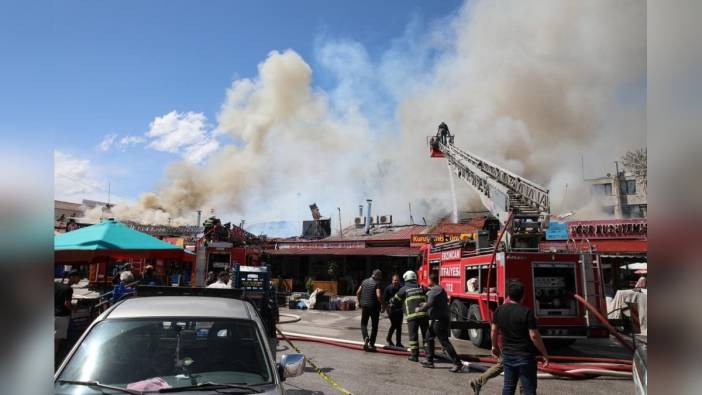 Erzincan Buğday Meydanı’nda yangın: 20 dükkan zarar gördü