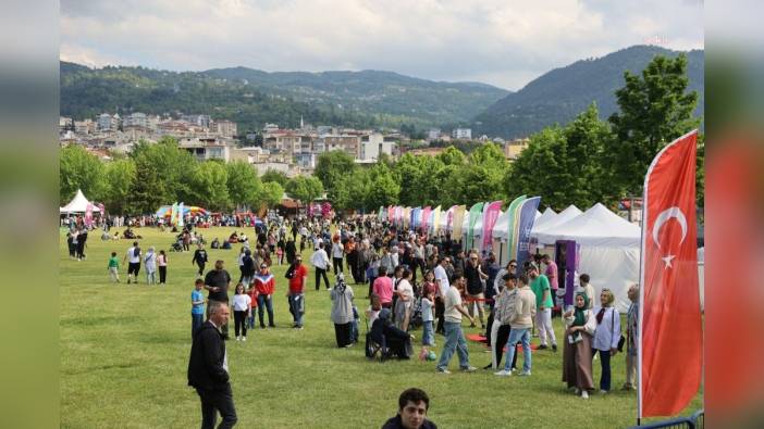 Bursa Büyükşehir Belediyesi Gençlik Şenliği başladı: Mor ve Ötesi 19 Mayıs’ta sahne alacak