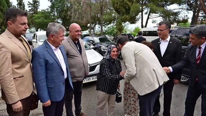 Manisa Büyükşehir Belediye Başkanı Zeyrek: Muhtarlarla bir araya geldi