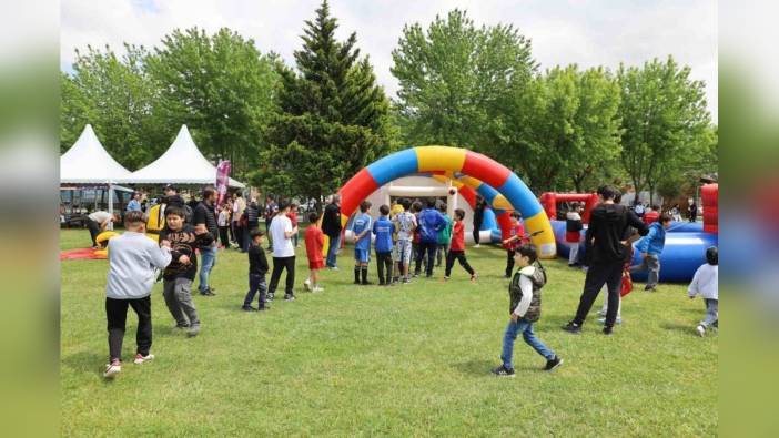 Bursa Büyükşehir Belediyesi'nden 19 Mayıs Gençlik Şenliği: Mor ve Ötesi konseri ve ücretsiz ulaşım