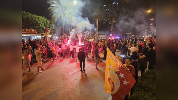 Adana'da Galatasaray taraftarları 25'inci şampiyonluğu kutladı