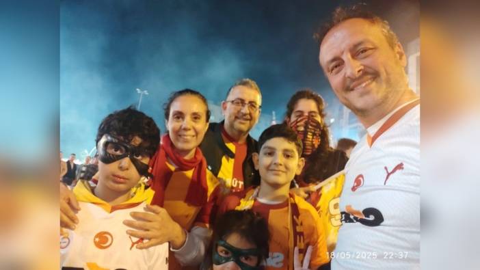 Galatasaray taraftarları Osimhen maskeleriyle şampiyonluğu kutladı